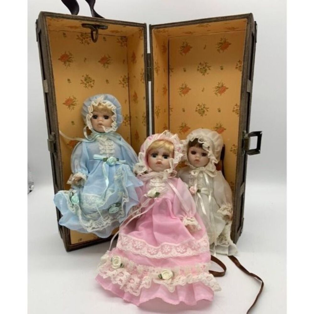 Lasting Impressions triplet dolls w/case